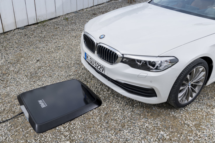 BMW 530e mit Wireless Charging